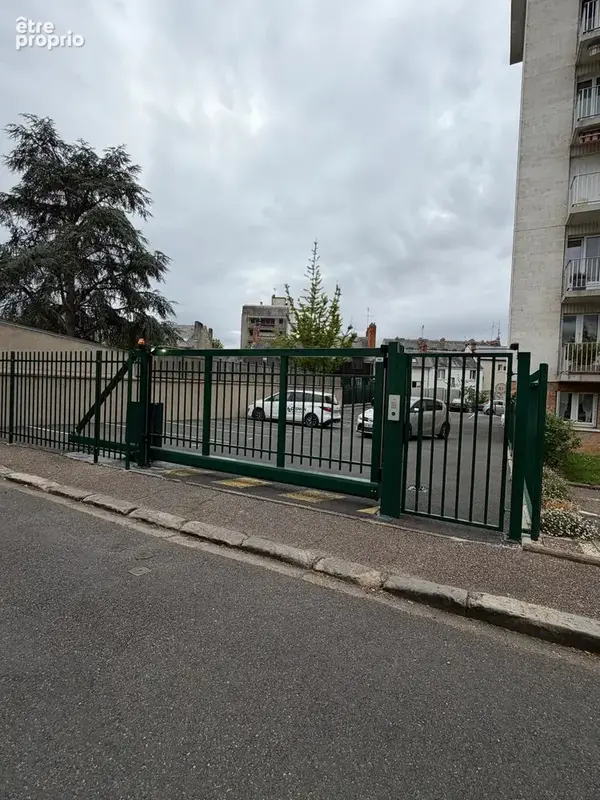 à Orléans : appartement 4 pièces avec 2 places parking et balcon traversant ascenceur - photo 14