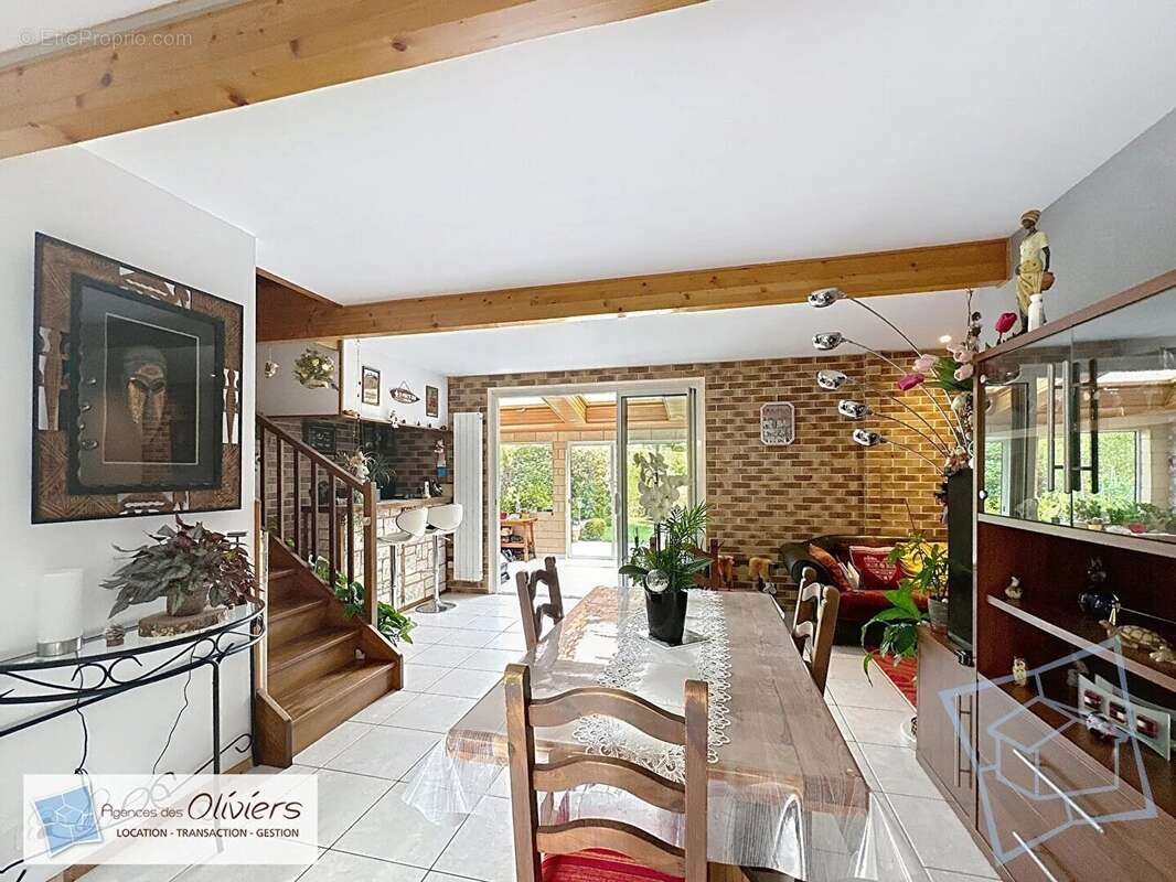 Maison à VOISINS-LE-BRETONNEUX