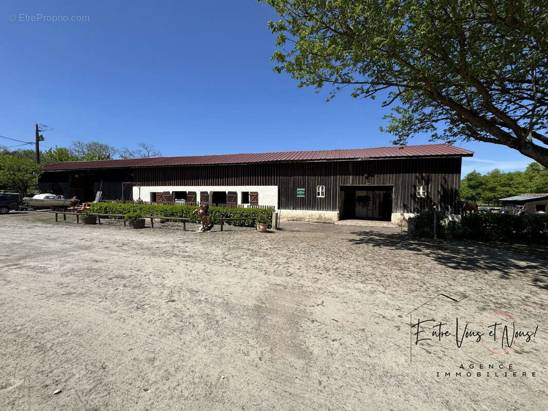 EXTÉRIEUR ÉCURIE - Maison à BAZAS