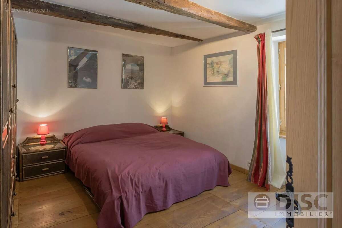 Corps de ferme rénovée avec spacieux gîte indépendant, dépendance, piscine et superbes vues. - photo 25