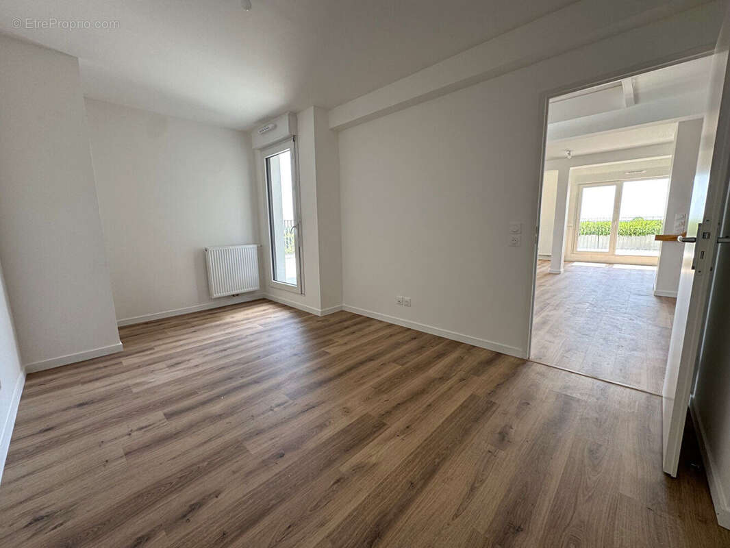 Appartement 4 pièces de 105m² + 60m² de Terrasse + 2 PK sous-sol ! MERIGNAC - photo 6