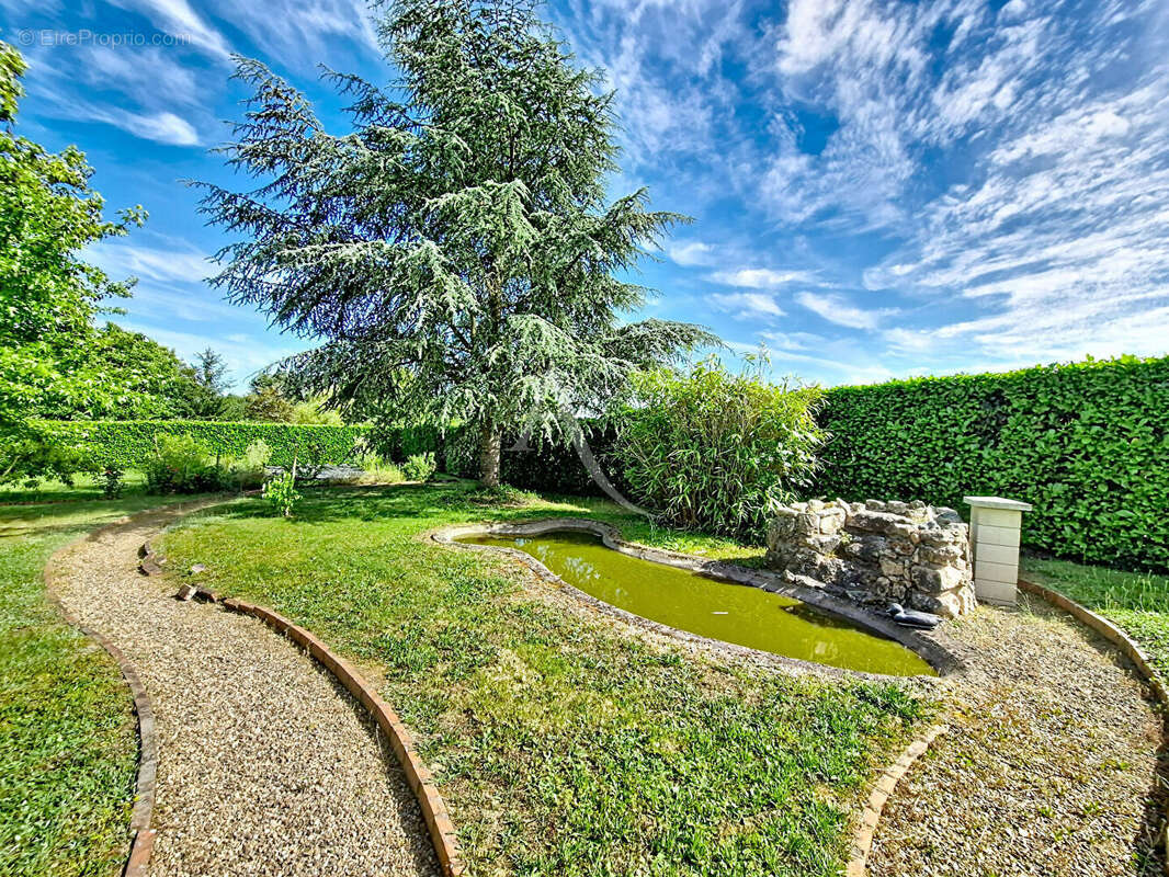 Maison à GREZ-NEUVILLE