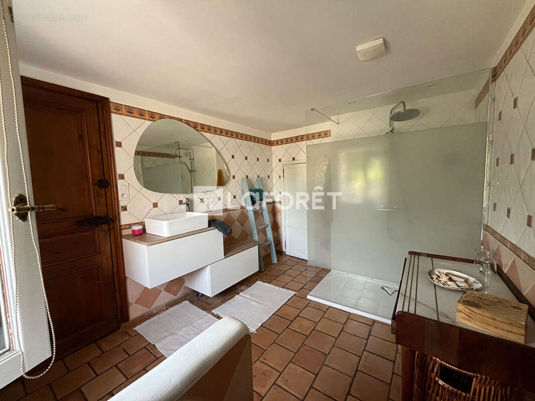 Maison à SAINT-CHRISTOPHE-VALLON