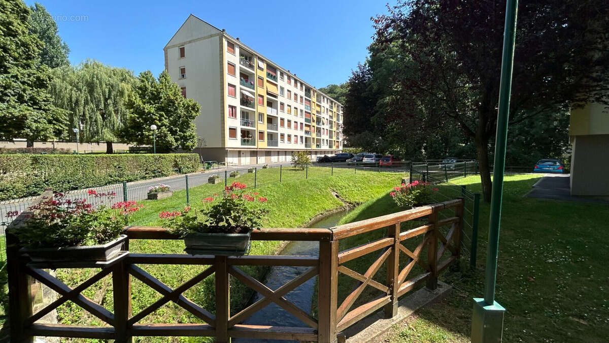Appartement à BUC