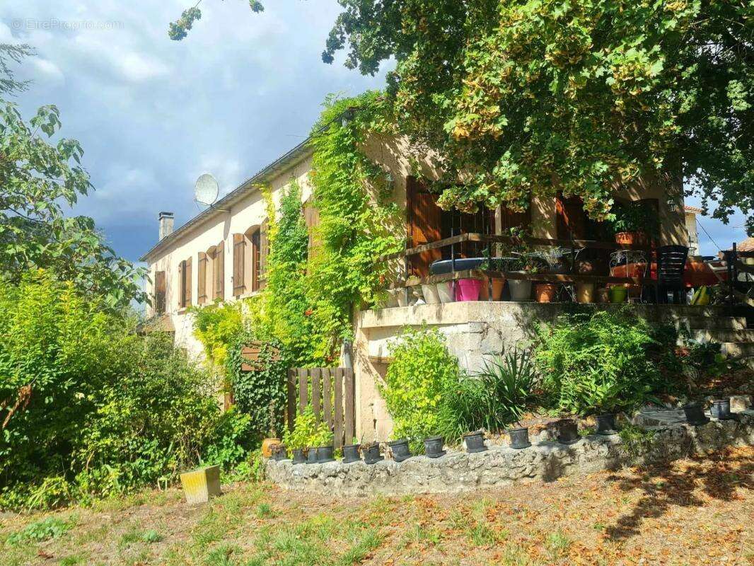 Maison à BERTRIC-BUREE