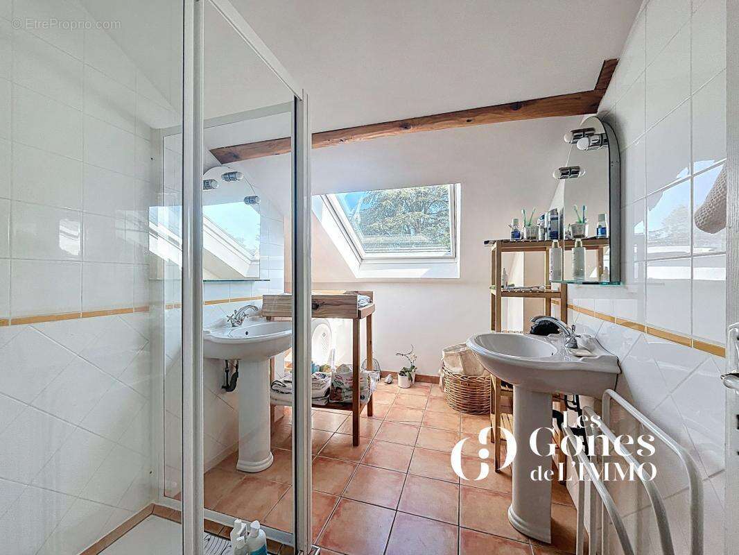 RARE Maison familiale , 6 chambres , jardin paysager et pisc - photo 19
