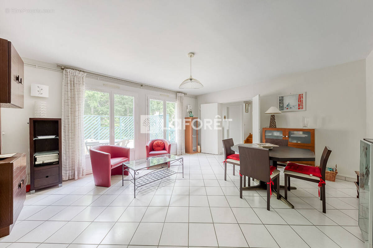 Appartement à EMERAINVILLE