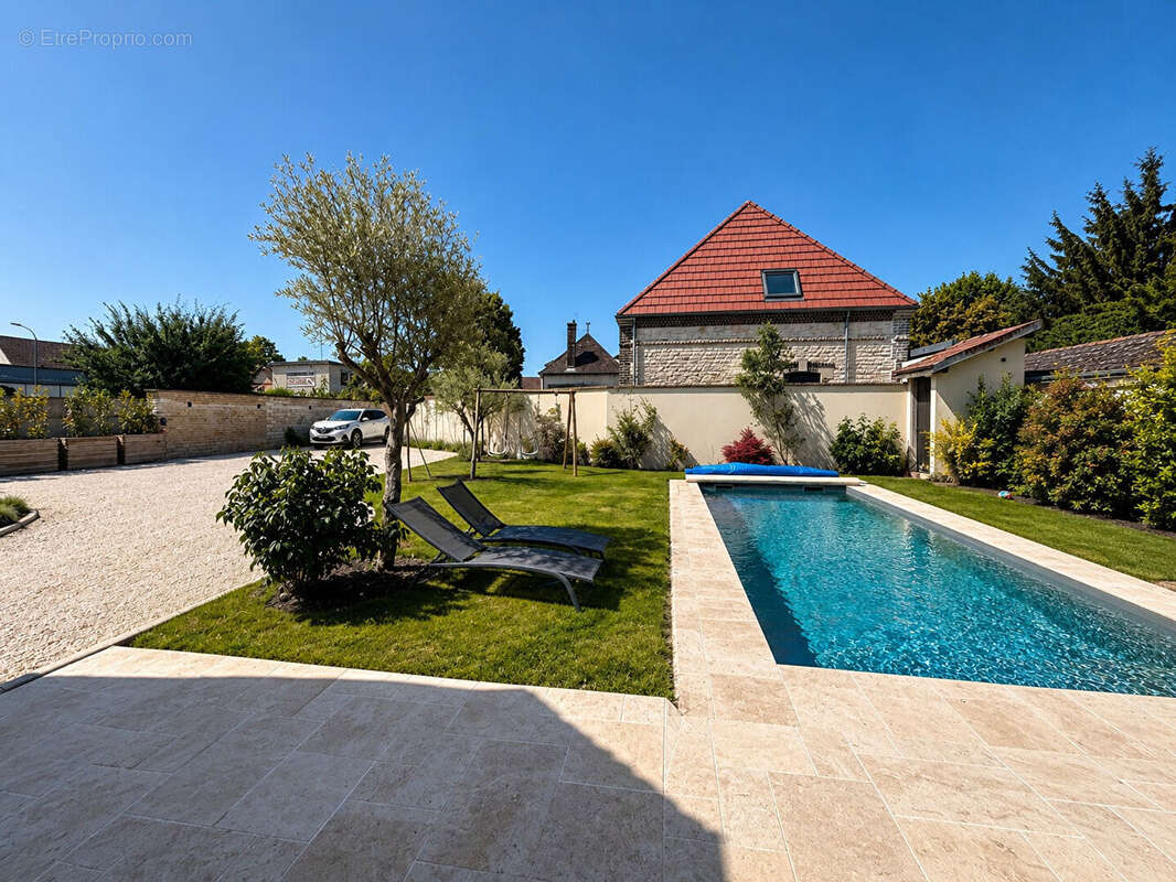 SAINTE SAVINE, Ancienne grange de caractère de 230 m² avec piscine chauffée - photo 2
