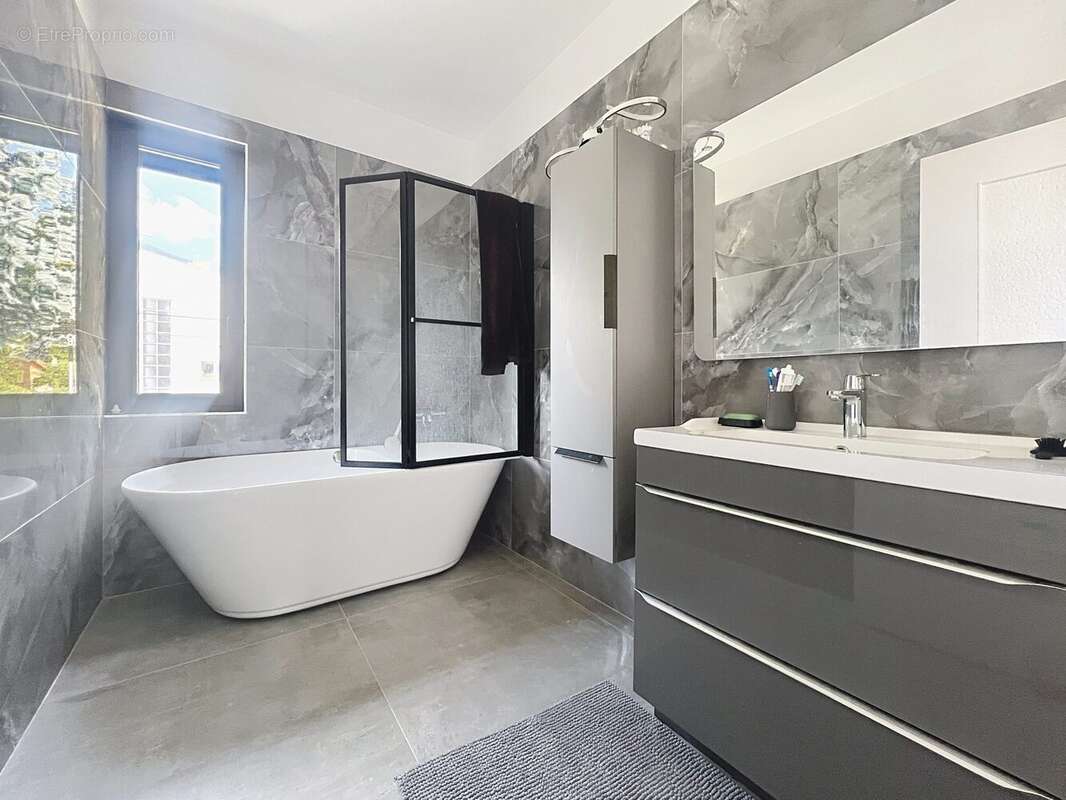 Maison à LE PONT-DE-CLAIX