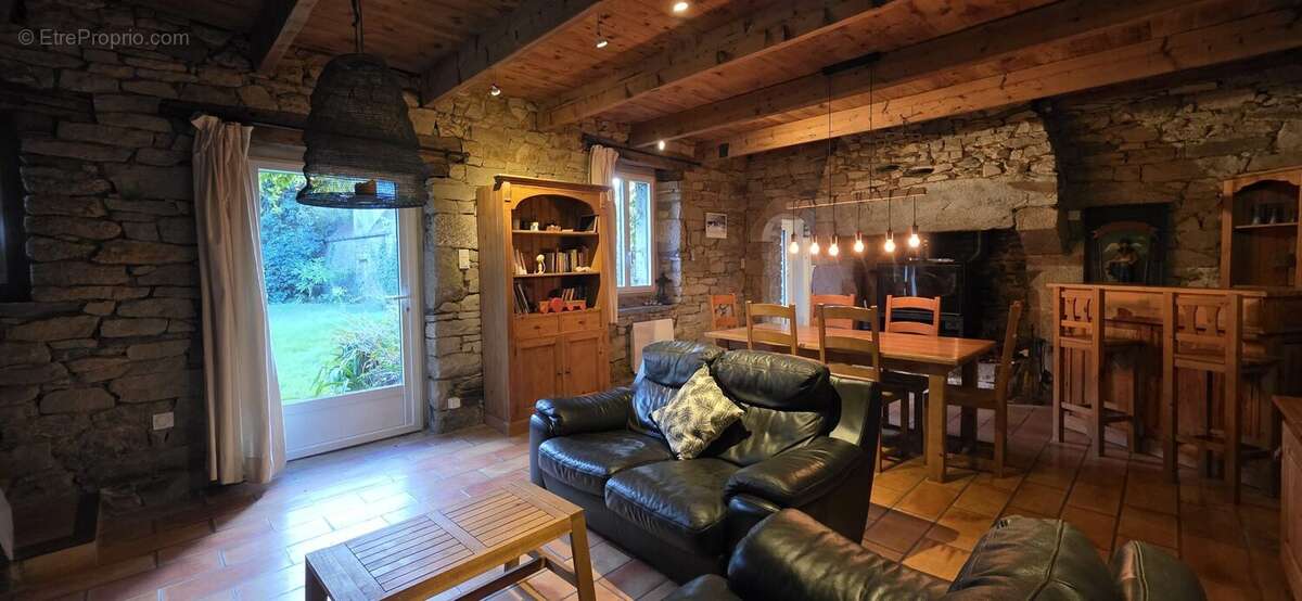 Maison à TREDREZ-LOCQUEMEAU
