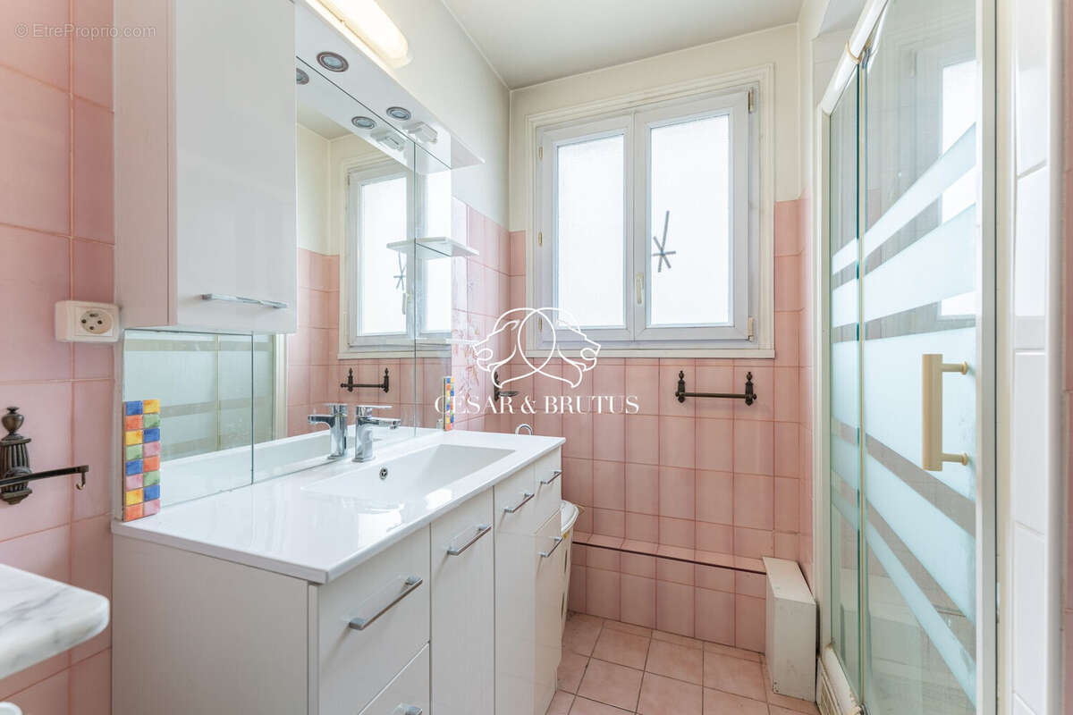 salle d'eau Lyon 8 - Appartement à LYON-8E