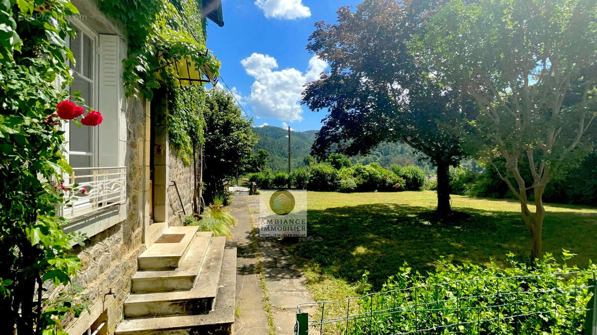 Maison à LES OLLIERES-SUR-EYRIEUX