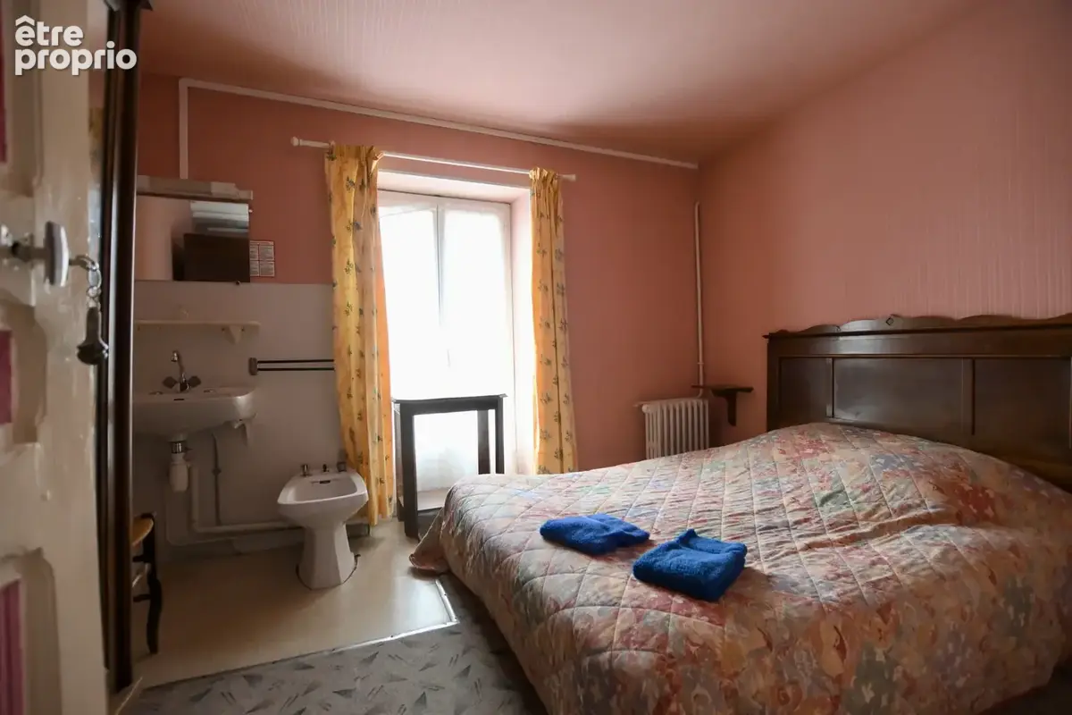 Ancien hôtel-restaurant, dépendances et terrain - photo 20