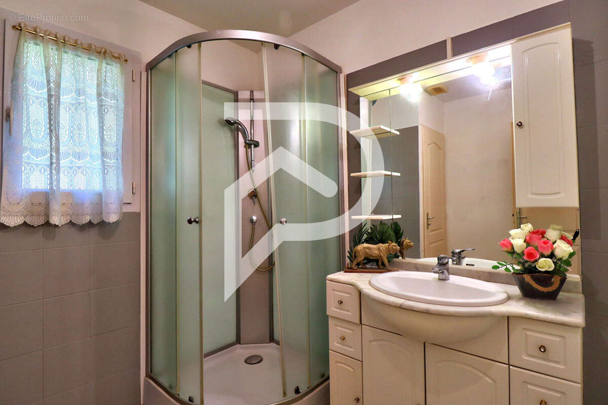 Maison à VINON-SUR-VERDON