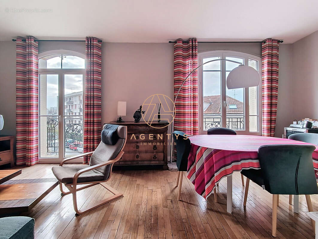 Appartement à SAINT-MAUR-DES-FOSSES