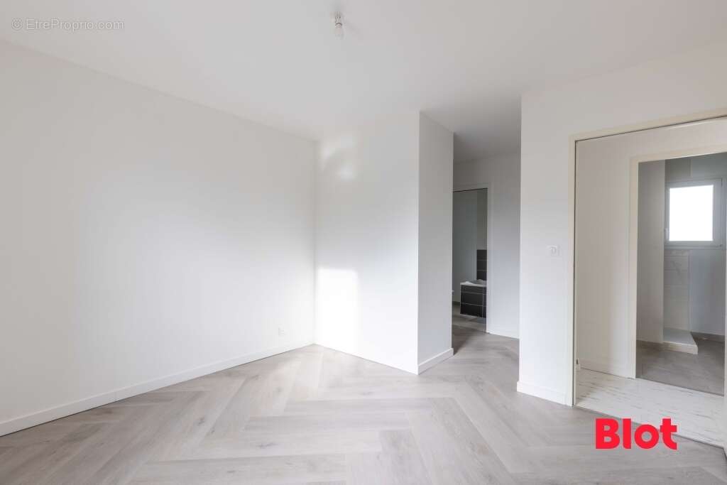 Maison à MONTREUIL-SUR-ILLE