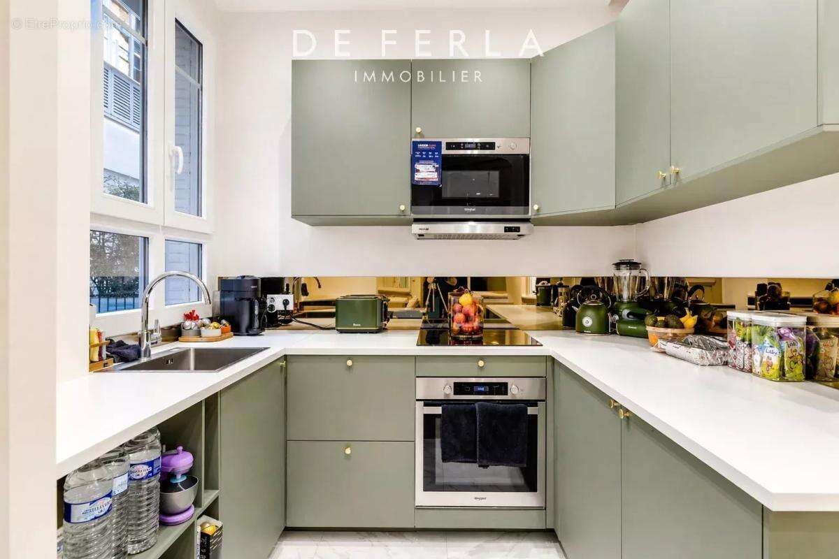 Appartement à PARIS-16E