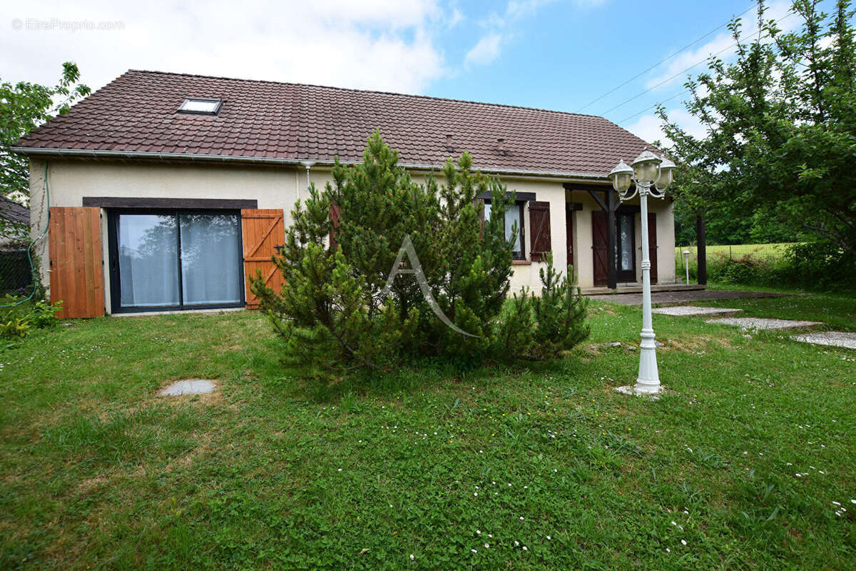 Maison à MONTIGNY-LENCOUP