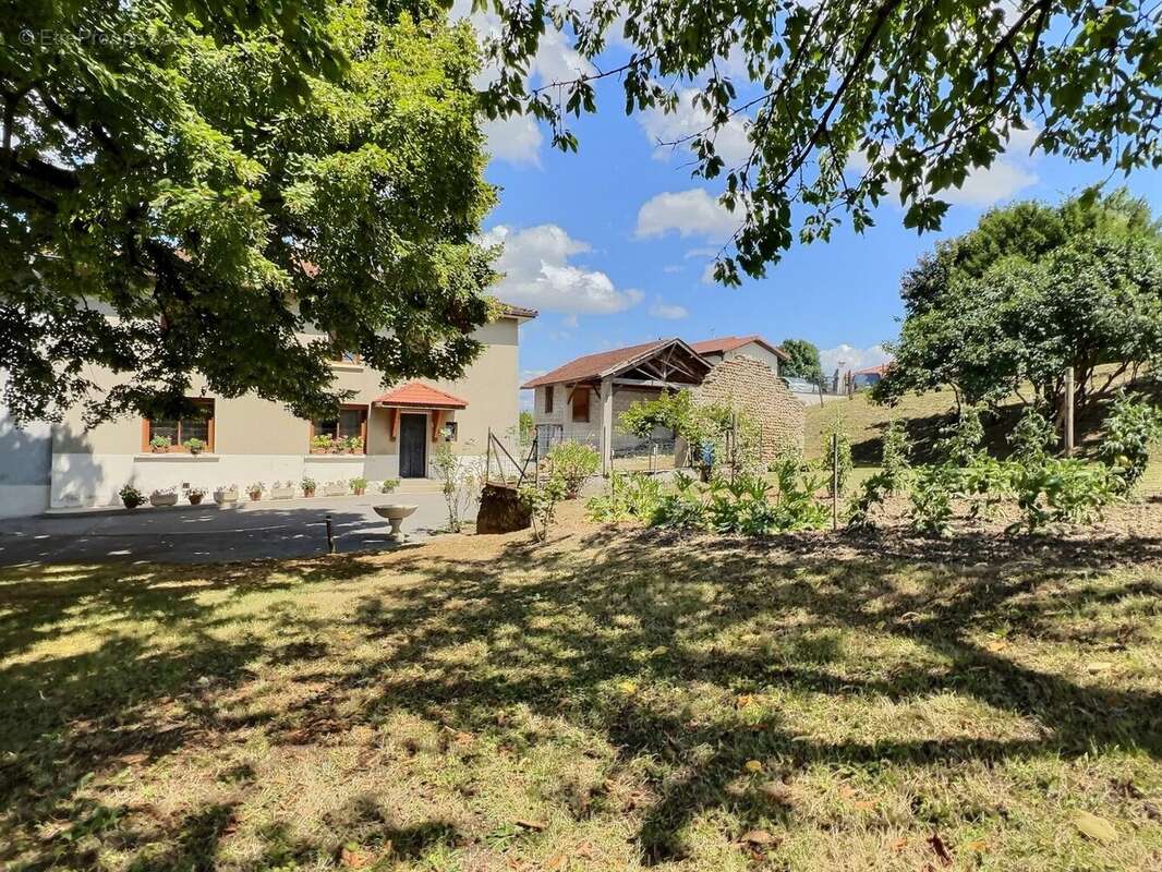 Maison à CHEVRIERES