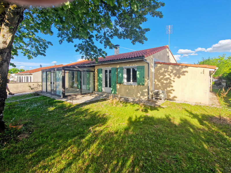 Maison à SAINT-JEAN-D'ANGELY