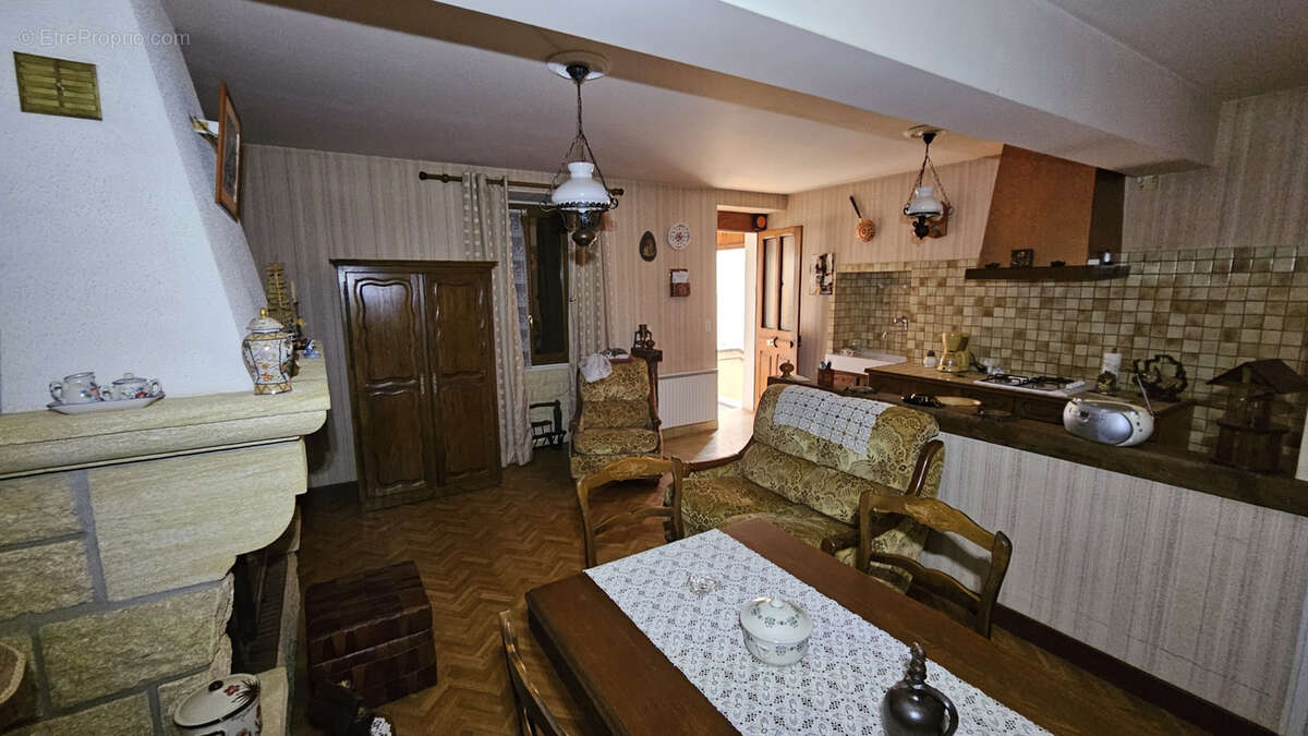Maison à SAINT-MARCEL