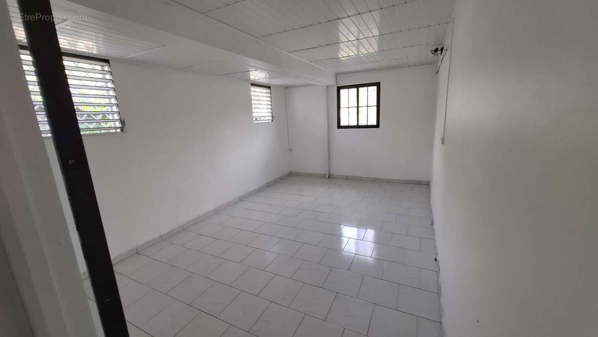 A VENDRE : maison (100 m²) à GOURBEYRE (97113) - photo 10