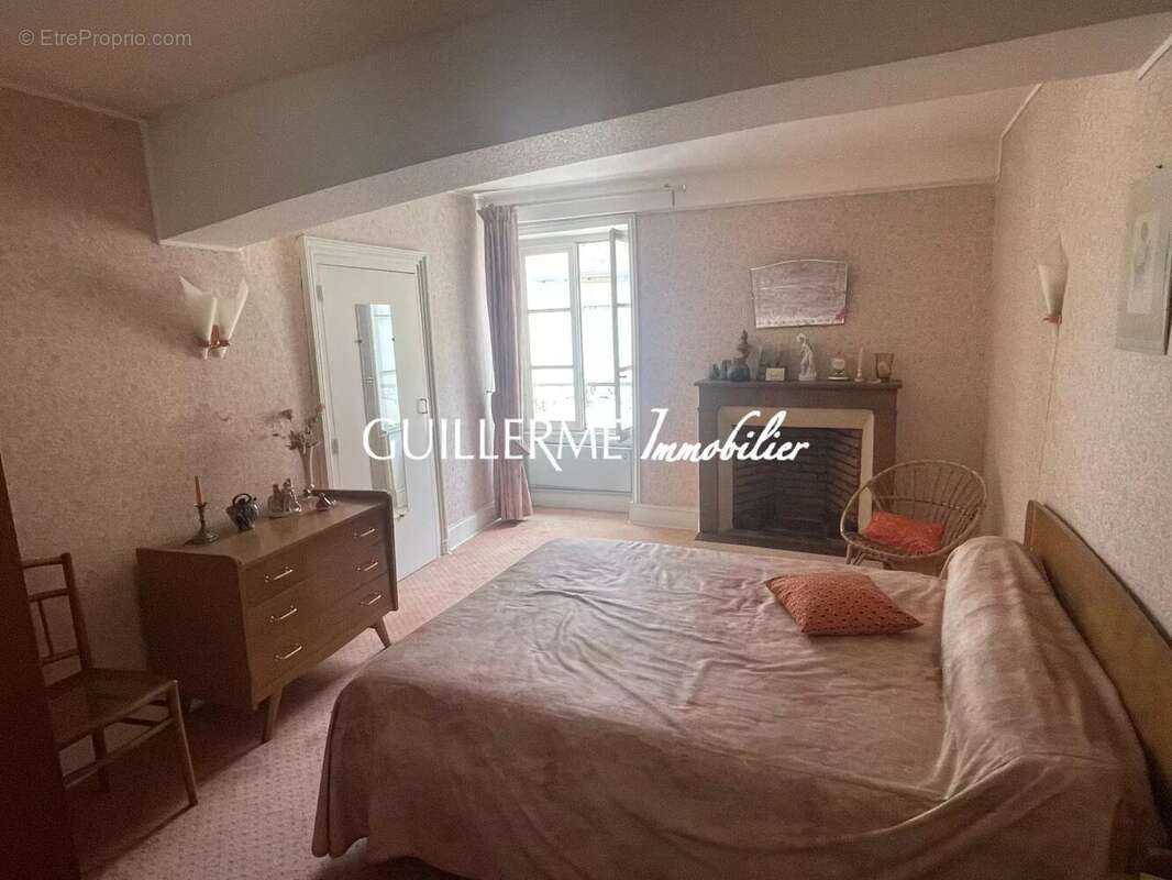 Immeuble en pierre, coeur de village, idéal investisseur - photo 7