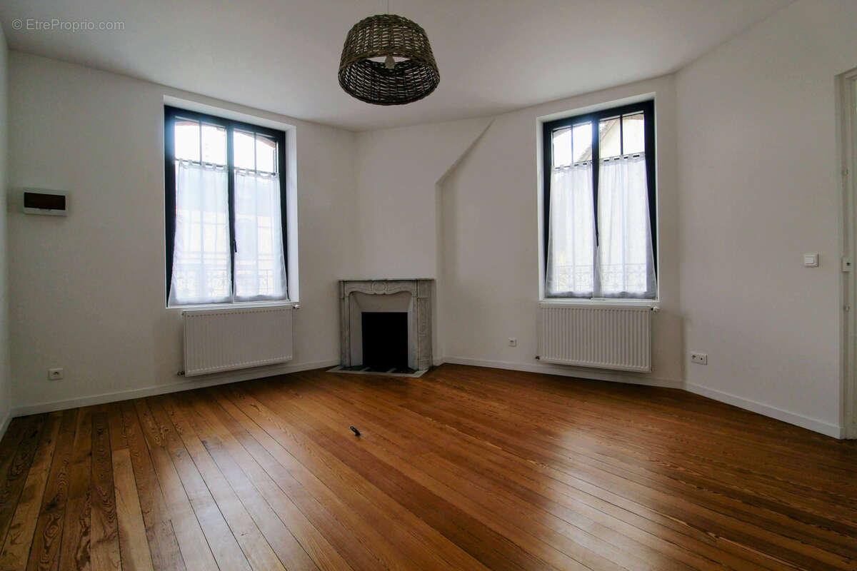 Maison à HOUDAN
