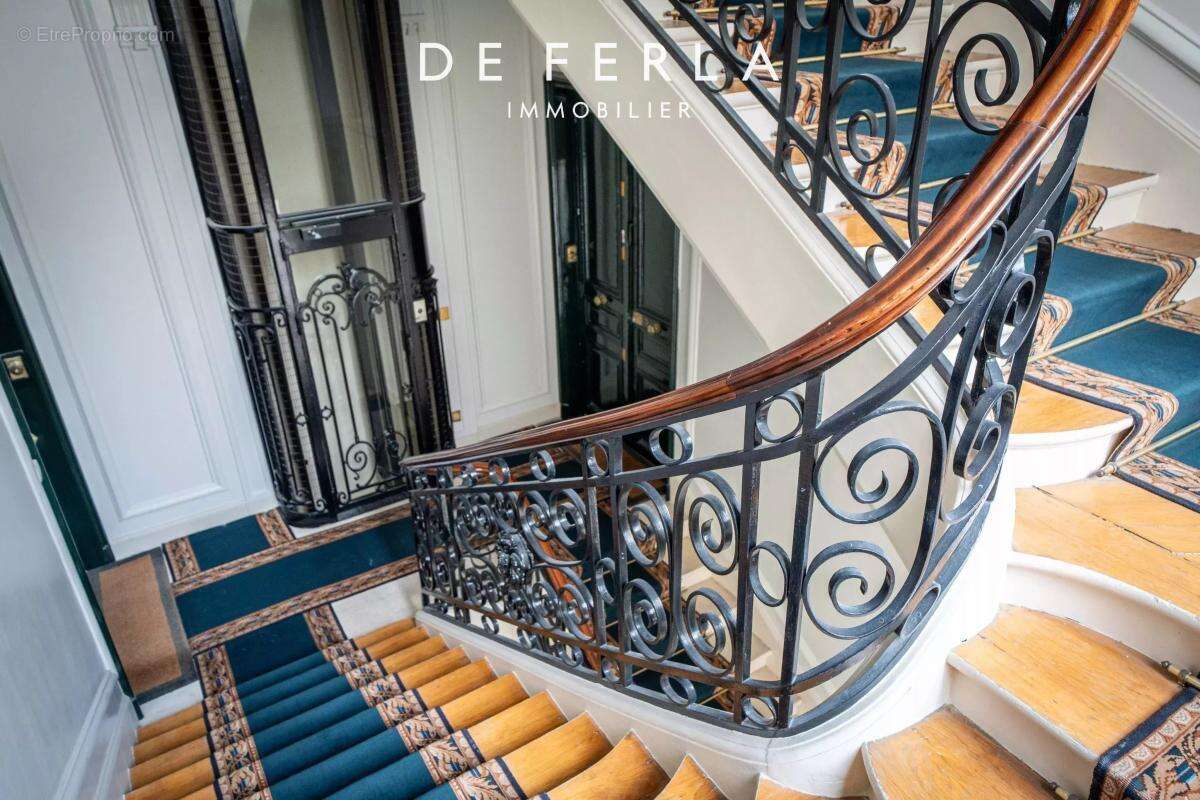 Appartement à PARIS-8E