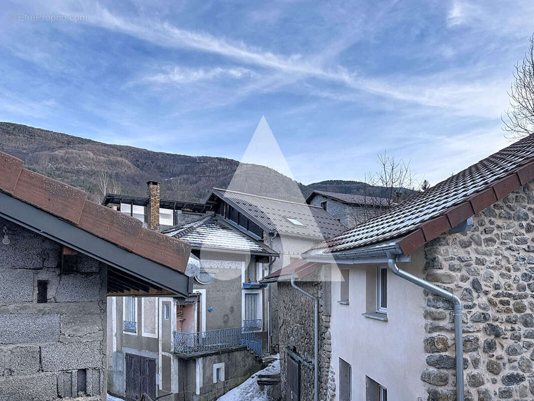 Maison à SAINT-ETIENNE-LE-LAUS