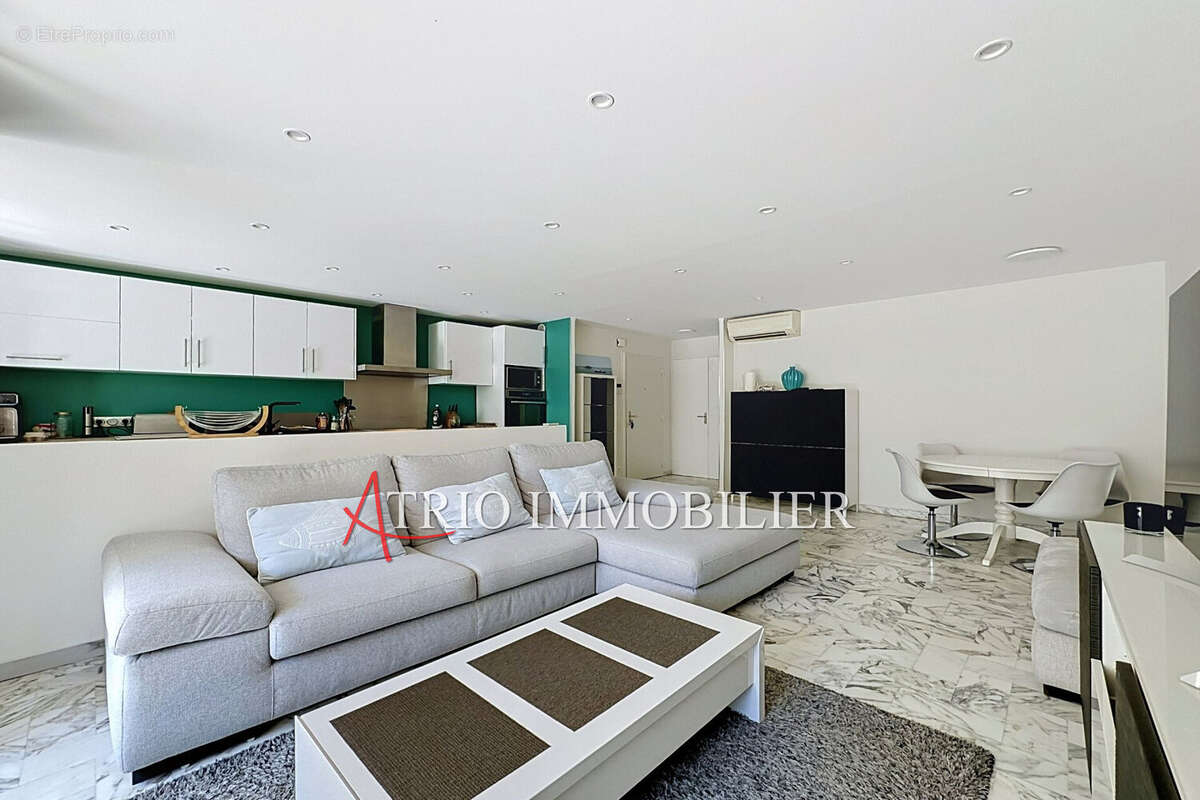 Appartement à SAINT-LAURENT-DU-VAR