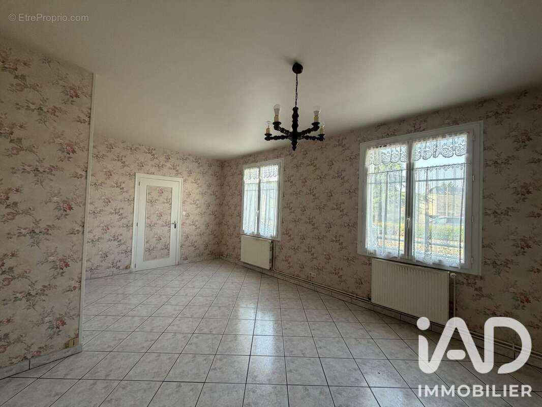 Maison 90 m² à Airvault  - photo 7