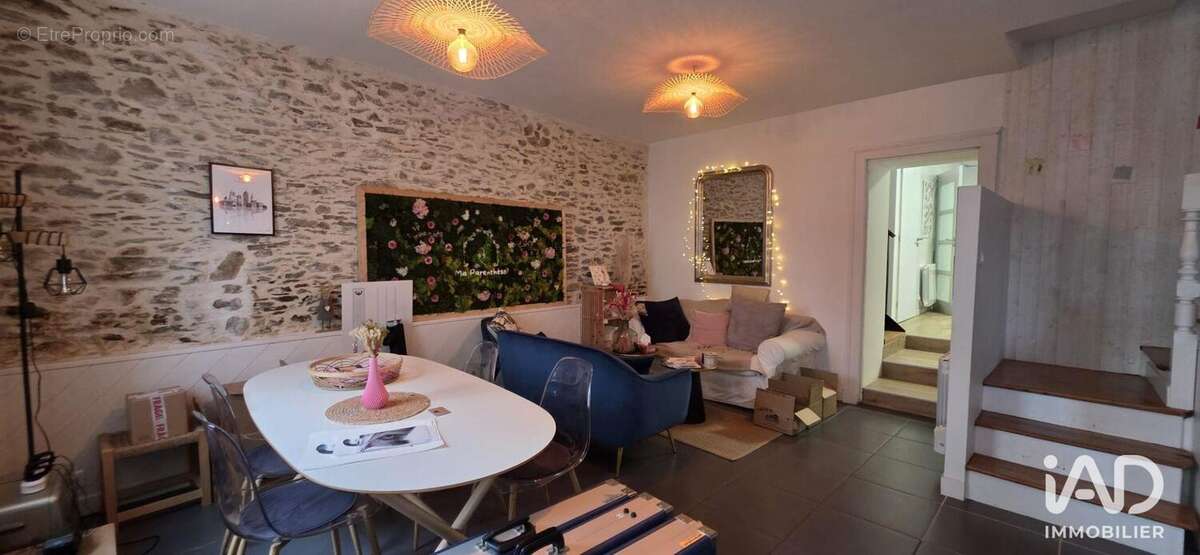 Photo 3 - Commerce à BASSE-GOULAINE