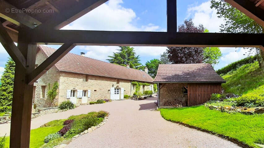 Maison à SAINT-SYMPHORIEN-DE-MARMAGNE