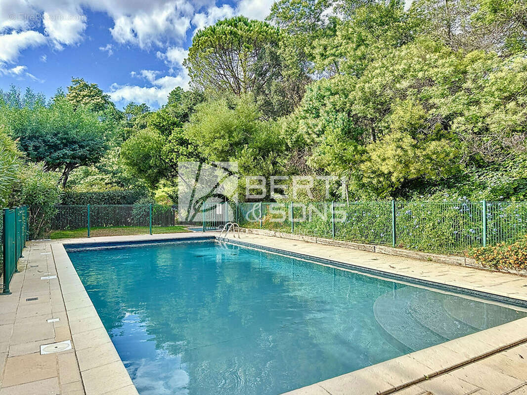 Appartement à MANDELIEU-LA-NAPOULE