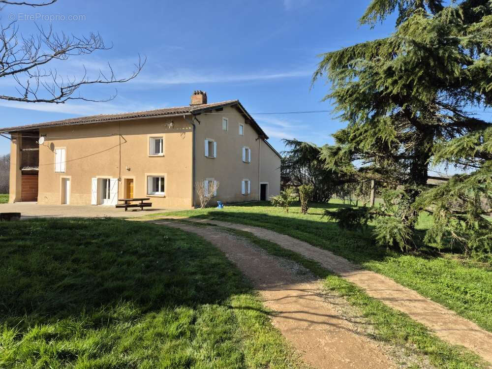 Maison 140 m² à Grazac  - photo 2