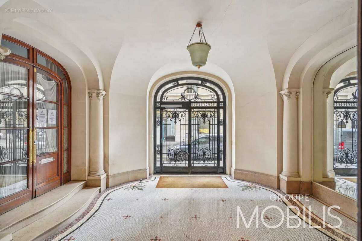 Appartement à PARIS-17E