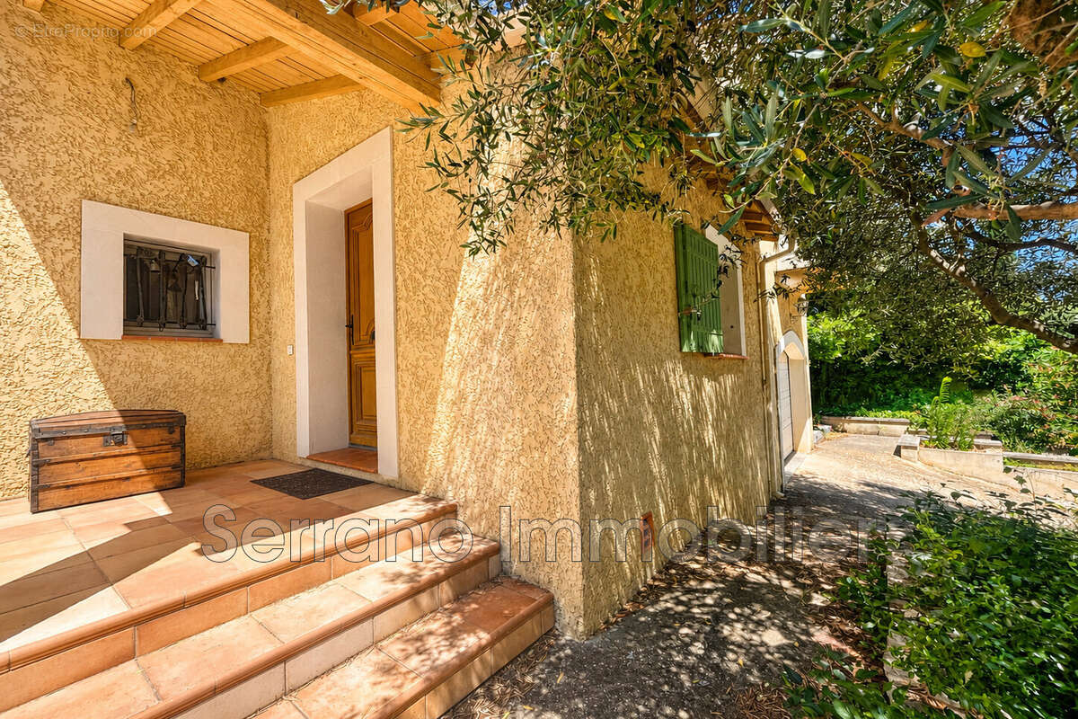 Maison 220 m² à Beaucaire  - photo 2