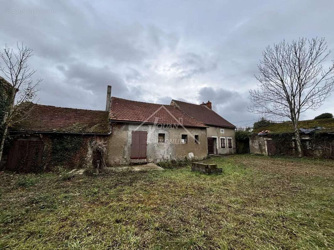 Maison à BELLENAVES