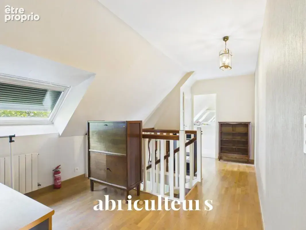 Spacieuse maison familiale de 160 m² sur parc arboré de 2 110 m² en vente – Quartier recherché du Teninio à Vannes (56000) - photo 9