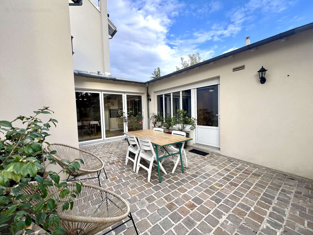 Maison à SARTROUVILLE