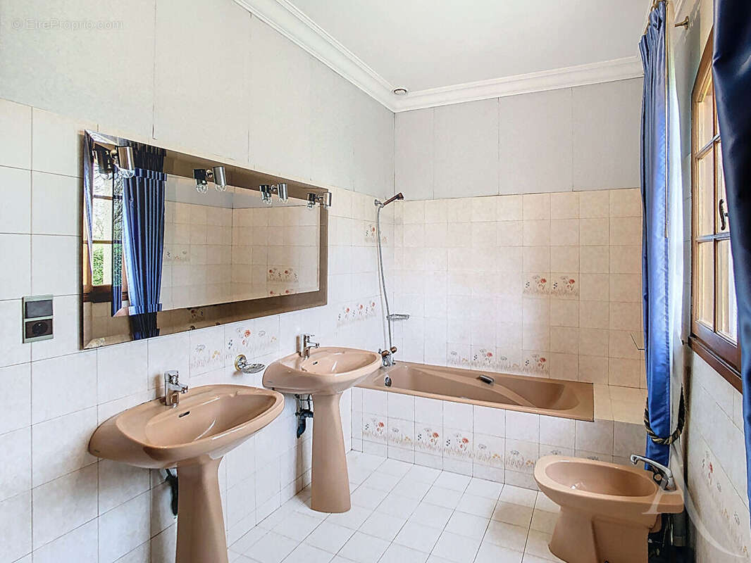 Villa T5 avec parc arboré de 1692m² , double garage- PINS JUSTARET - photo 11