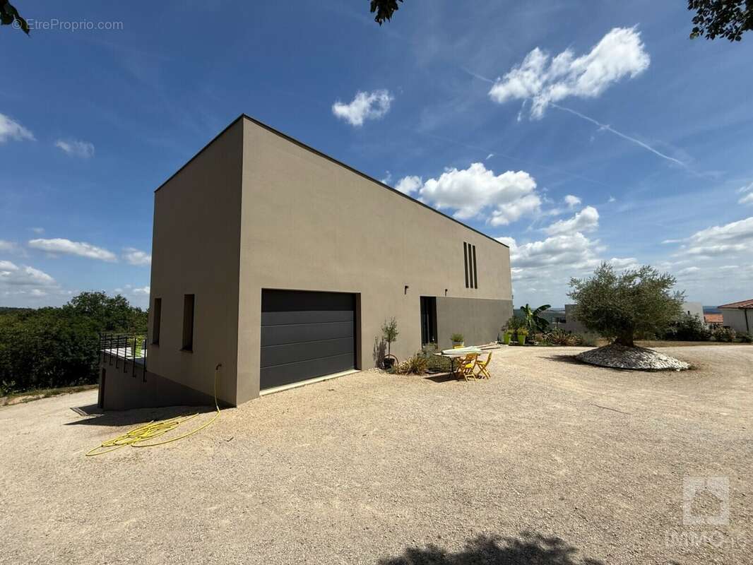 Maison 193 m² à Cahors  - photo 4