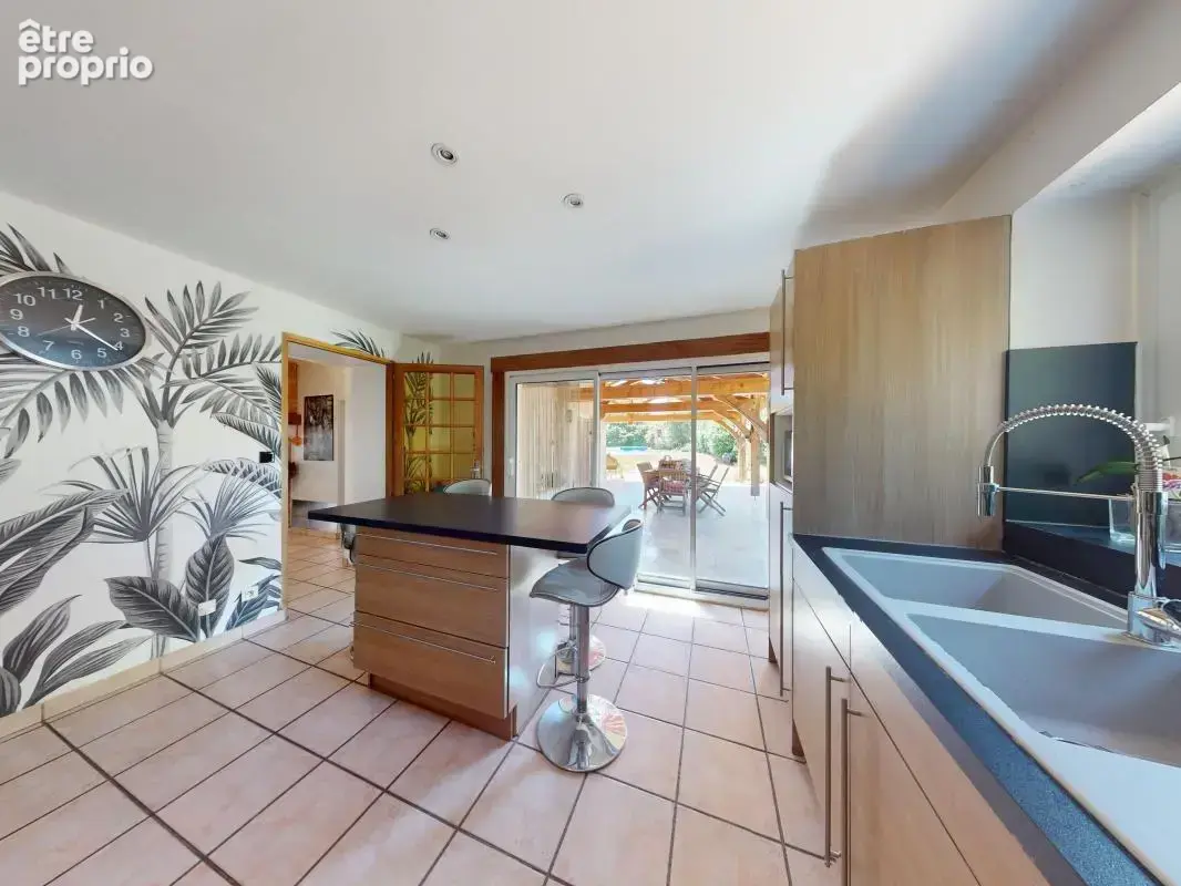 Maison 171 m² à Saint-Jean-De-Thurigneux  - photo 5