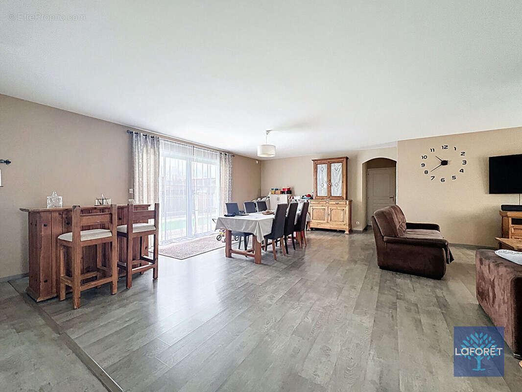 Maison à COMMEQUIERS