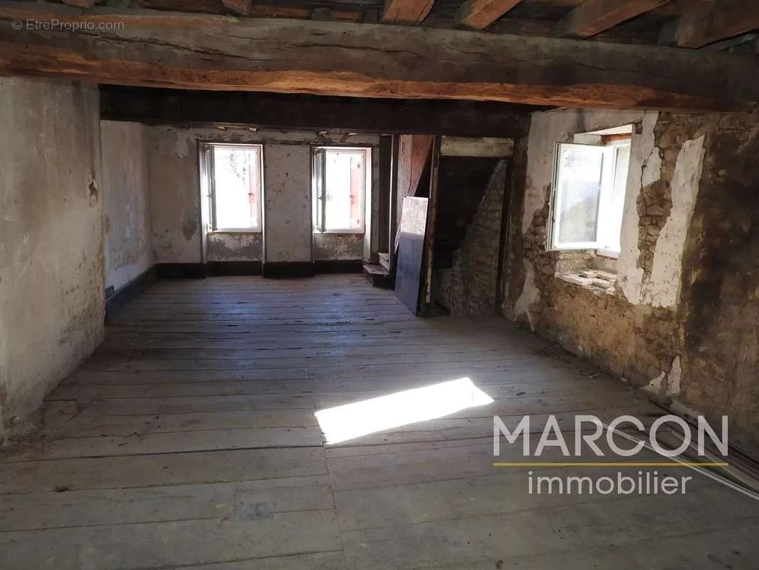 Maison à SAINT-SULPICE-LES-CHAMPS