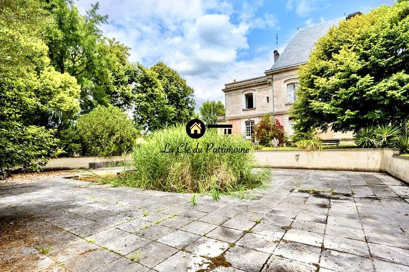 Maison à AMBARES-ET-LAGRAVE
