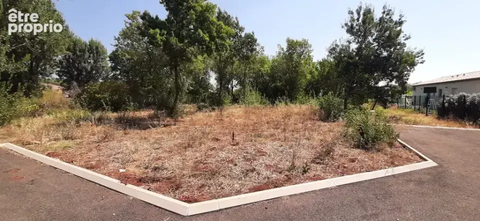 Terrain à LE LUC
