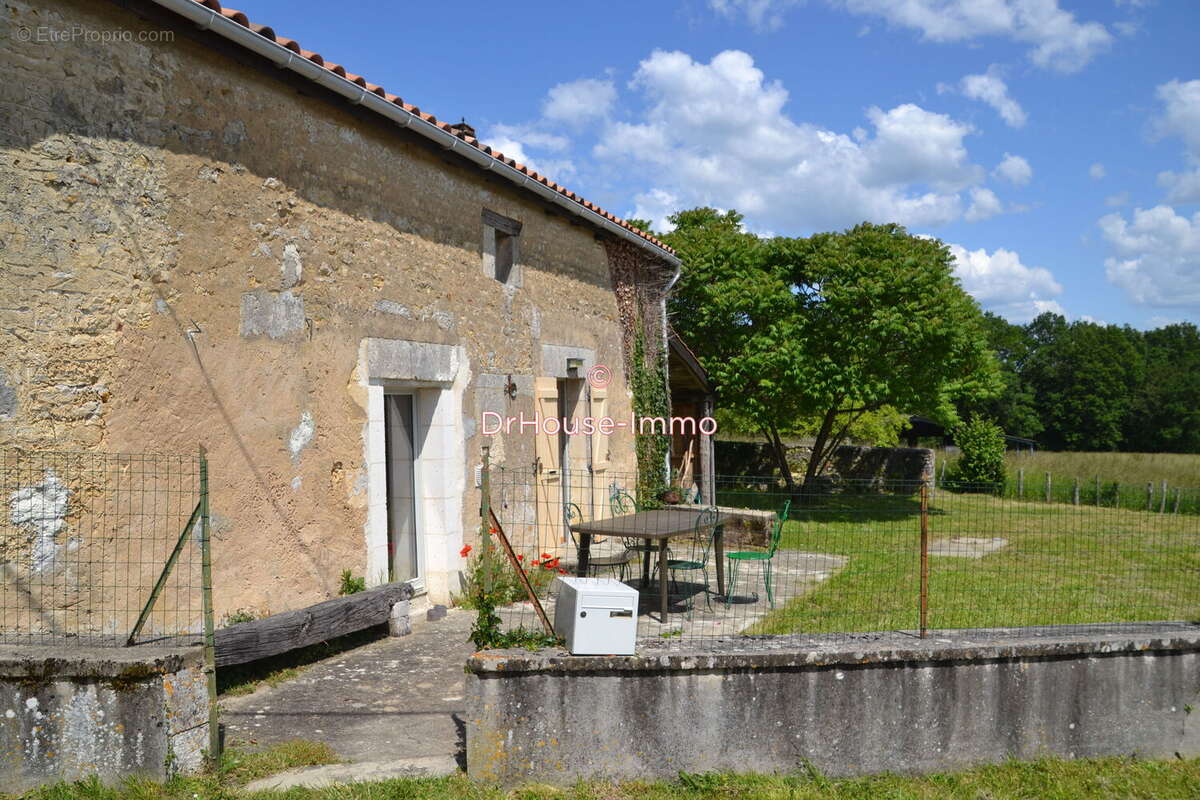 Maison 75 m² à Mareuil  - photo 4