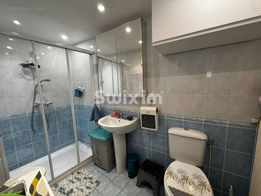 Maison de village avec cour, terrain et grange de 100 m² - photo 8